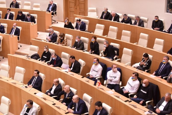 Оппозиция вызвала в парламент Грузии главу МИД по поводу предстоящих выборов Оппозиция вызвала в парламент Грузии главу МИД по поводу предстоящих выборов