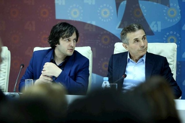 Кобахидзе назвал Иванишвили «гроссмейстером в политике», пообещав следовать его советам Кобахидзе назвал Иванишвили «гроссмейстером в политике», пообещав следовать его советам