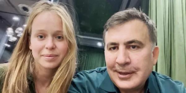 «Лиза вместе с дочерью пользуется поместьем, которое принадлежит Гиули Аласании... Родственники не видели ребенка Михаила» - что пишут украинские СМИ о дочери Ясько-Саакашвили и имуществе депутата «Лиза вместе с дочерью пользуется поместьем, которое принадлежит Гиули Аласании... Родственники не видели ребенка Михаила» - что пишут украинские СМИ о дочери Ясько-Саакашвили и имуществе депутата