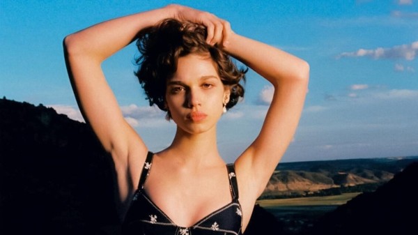 Грузинская модель Матильда Гварлиани украсила обложку Vogue