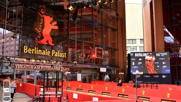 Папуашвили прокомментировал победу ЛГБТ*-фильма компании дочери Хазарадзе на Берлинале