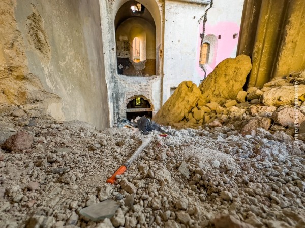 Храм в Тбилиси на грани полного разрушения – армянская община бьет тревогу