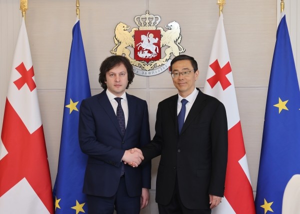 После возвращения из Брюсселя новый премьер Грузии провел встречу с послом Китая После возвращения из Брюсселя новый премьер Грузии провел встречу с послом Китая
