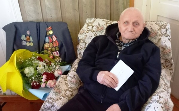 В центральной Грузии поздравили ветерана Второй мировой войны со 100-летием