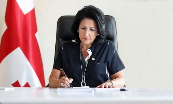 Зурабишвили утвердила назначение премьера Грузии, чтобы не препятствовать борьбе со стихией Зурабишвили утвердила назначение премьера Грузии, чтобы не препятствовать борьбе со стихией