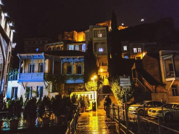 Грузия на 4-м месте среди стран, где безопасно гулять ночью в одиночку