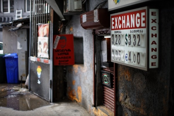 В Грузии граждан Египта и Ирака задержали после сбыта 9,6 тыс фальшивых долларов