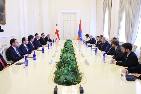 Кобахидзе и Пашинян в Ереване договорились открыть «новые горизонты»
