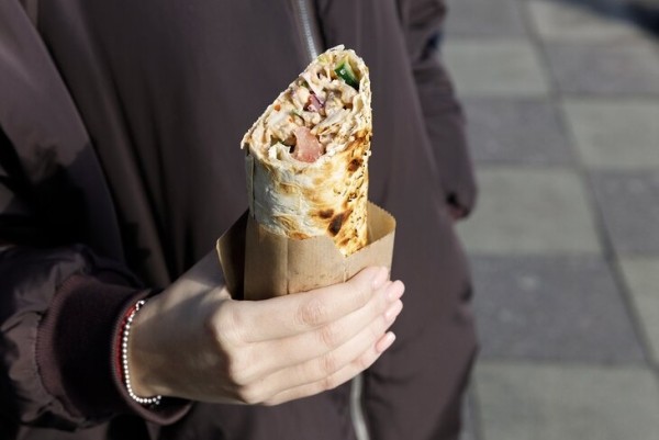 Семь человек отравились шаурмой в Тбилиси Семь человек отравились шаурмой в Тбилиси