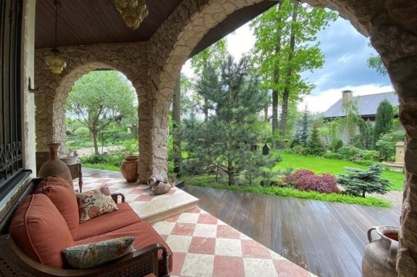 «Я 30 лет копил, чтобы его построить» - роскошный особняк Сосо Павлиашвили за городом: как живет певец после переезда из Москвы?