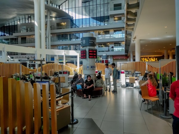 Филиалы Дома юстиции Грузии работают с перебоями, часы работы продлены Филиалы Дома юстиции Грузии работают с перебоями, часы работы продлены