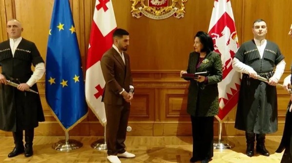 Президент наградила Илью Топурия Орденом Чести