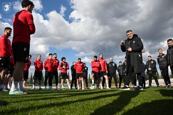 История фото, сделанных с разницей в 17 лет, и путь Вилли Саньола до грузинского футбола  –   карьера главного тренера и большой скандал, из-за которого его «изгнали» из футбольного мира