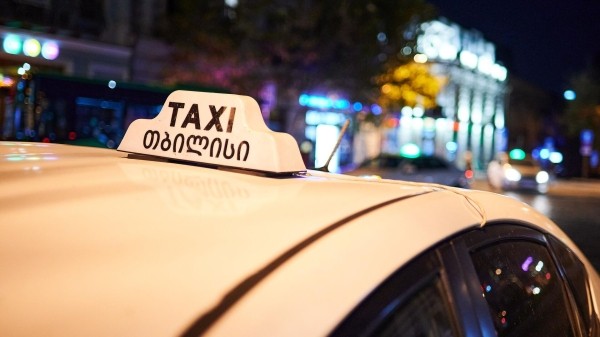 Вниманию таксистов в Тбилиси: истекает срок активизации лицензий 