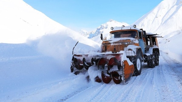 Верхний Ларс сегодня: дорога к границе с РФ закрыта для большегрузов Верхний Ларс сегодня: дорога к границе с РФ закрыта для большегрузов