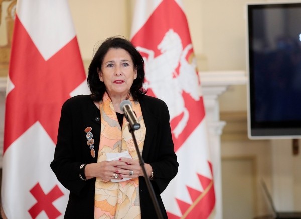 Зурабишвили назвала трусливой тактикой России удар по Одессе во время визита премьера Греции Зурабишвили назвала трусливой тактикой России удар по Одессе во время визита премьера Греции