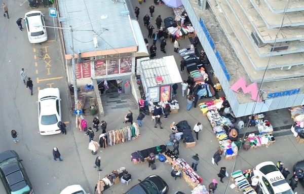 В Тбилиси снесли десятки прилавков на Вокзальной площади