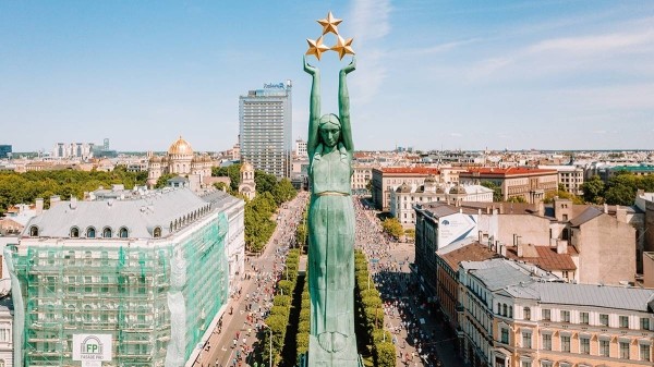 В Латвии призвали лишить статуса почетного консула Одишария, обругавшего женщин-депутатов В Латвии призвали лишить статуса почетного консула Одишария, обругавшего женщин-депутатов