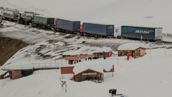 Грузовики и прицепы на обочинах дорог Грузии будут проверять с 2025 года