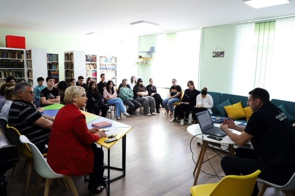 В школах Тбилиси провели учения на случай чрезвычайных ситуаций