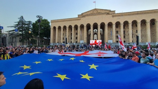 В парламентах 12 стран Европы призвали власти Грузии отозвать закон об иноагентах