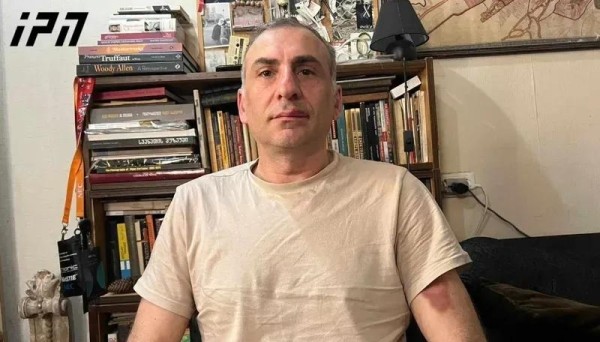 Алеко Элисашвили – Меня избили от всей души, в том числе сломано ребро, губа такая, что шучу, мол, я китайская версия Анджелины Джоли Алеко Элисашвили – Меня избили от всей души, в том числе сломано ребро, губа такая, что шучу, мол, я китайская версия Анджелины Джоли