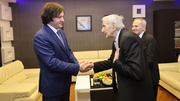 Старейшему госслужащему в Грузии исполнилось 100 лет Старейшему госслужащему в Грузии исполнилось 100 лет