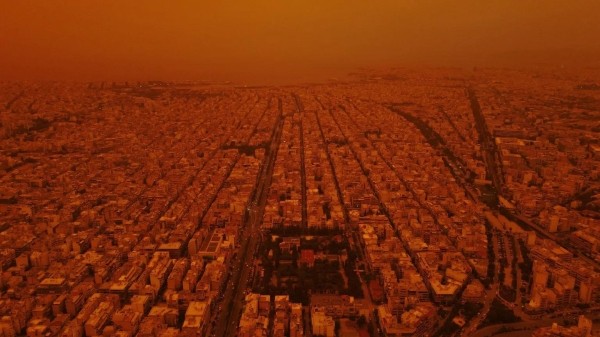 Города накрыло облако пыли, все вокруг стало оранжевым - необычные кадры из Греции: власти и эксперты предупреждают население Города накрыло облако пыли, все вокруг стало оранжевым - необычные кадры из Греции: власти и эксперты предупреждают население