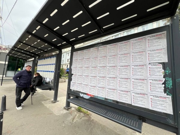 «Битва плакатов» на улицах Тбилиси: мэрия пообещала разобраться