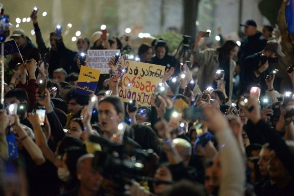 На акции в Тбилиси задержаны 14 человек, протестующие расходятся до утра На акции в Тбилиси задержаны 14 человек, протестующие расходятся до утра