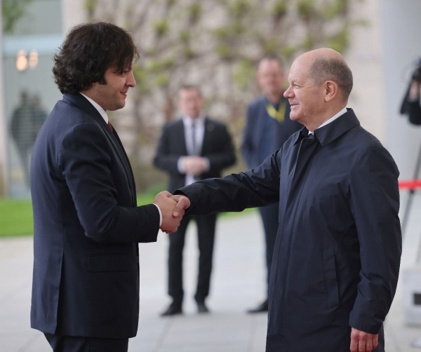 Премьер Грузии поспорил с канцлером Германии по закону об иноагентах на встрече в Берлине