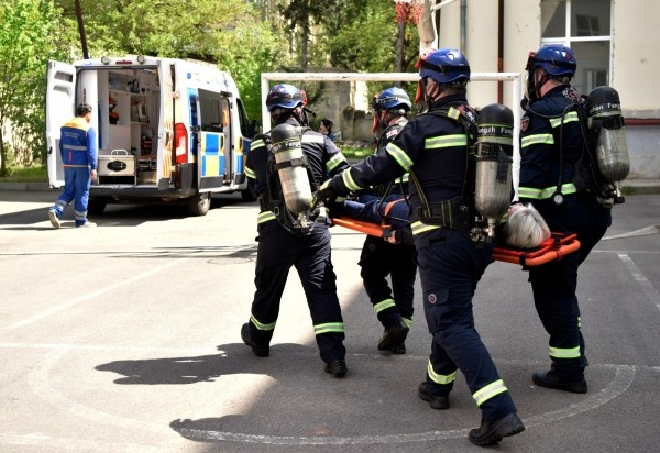 В школах Тбилиси провели учения на случай чрезвычайных ситуаций