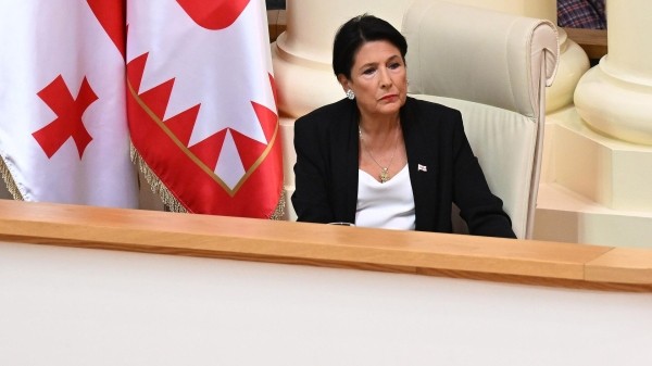 Президент Грузии помиловала активиста, кинувшего "коктейль Молотова"  в полицейского