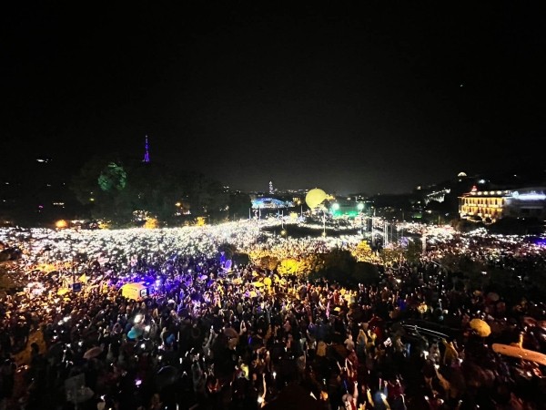 На многотысячном митинге в Тбилиси анонсировали протестную ночь у парламента