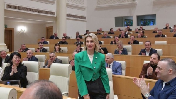 Депутат «Грузинской мечты» устроила розыгрыш своего знаменитого жакета в TikTok Депутат «Грузинской мечты» устроила розыгрыш своего знаменитого жакета в TikTok