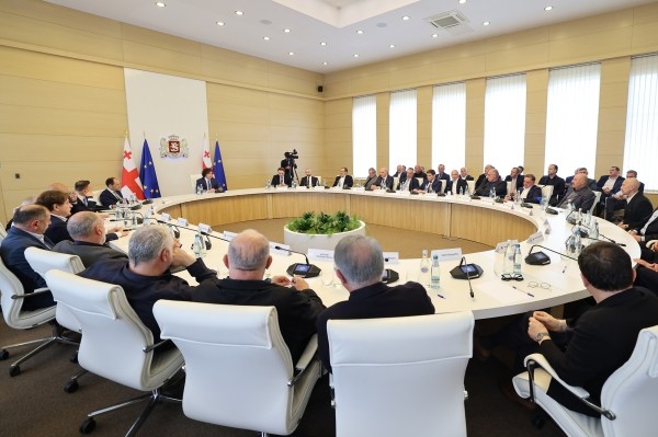 Премьер Грузии обсудил с бизнесменами закон об иноагентах. В Coca-Cola допустили изменения