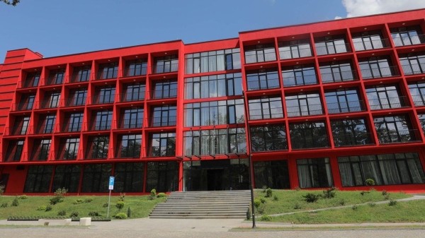 Пустые аудитории – студенты бастуют против принятия закона об "иноагентах" в Грузии Пустые аудитории – студенты бастуют против принятия закона об "иноагентах" в Грузии