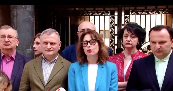 Оппозиционные депутаты анонсировали протестную акцию у закрытого парламента Грузии Оппозиционные депутаты анонсировали протестную акцию у закрытого парламента Грузии