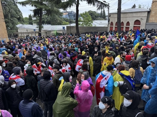 Суд в Тбилиси оставил в заключении демонстранта, обвиняемого в нападении на полицейского