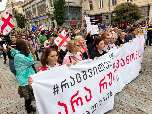 Участники «Европейского марша» собираются на разных локациях в Тбилиси Участники «Европейского марша» собираются на разных локациях в Тбилиси