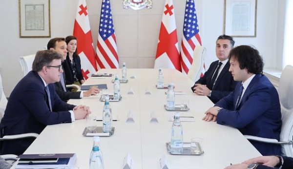 Представитель Госдепа США назвал нереальной версию Тбилиси о «партии глобальной войны» Представитель Госдепа США назвал нереальной версию Тбилиси о «партии глобальной войны»