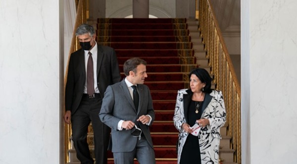 Саломе Зурабишвили срочно завет на помощь Эммануэля Макрона Саломе Зурабишвили срочно завет на помощь Эммануэля Макрона