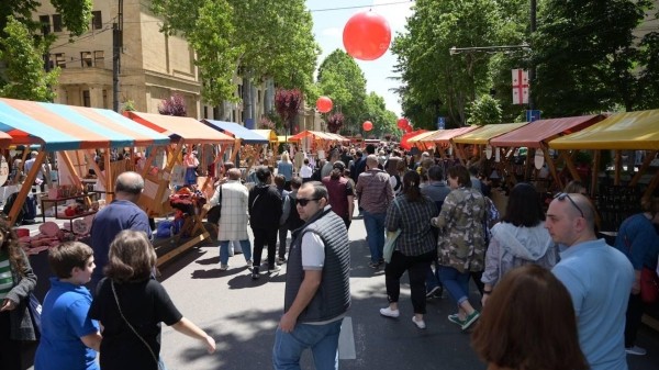 Движение транспорта в центре Тбилиси ограничивается 26 мая: новая схема перемещения