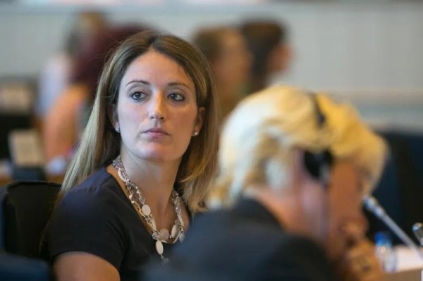 Роберта Метсола – Тбилиси, мы тебя слышим! Мы видим тебя! Мы вместе с грузинским народом