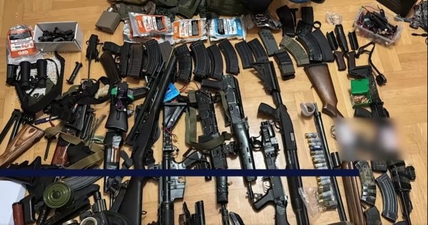 МВД Грузии показало оружие для страйкбола по итогам задержания блогера Учи Абашидзе