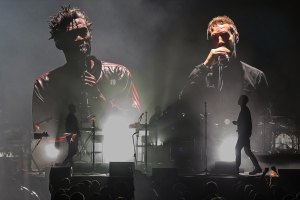 Massive Attack поддержали протестующих студентов от Тбилиси до США Massive Attack поддержали протестующих студентов от Тбилиси до США