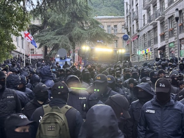 Правозащитники требуют ответа МВД после кадров расправы над демонстрантом в Тбилиси Правозащитники требуют ответа МВД после кадров расправы над демонстрантом в Тбилиси