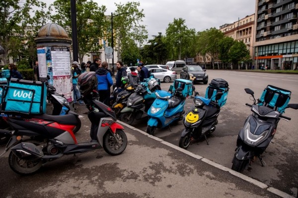 Профсоюзы призывают к всеобщей забастовке из-за закона об иноагентах