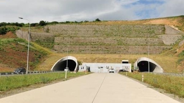 Один из тоннелей на трасе Восток-Запад будет функционировать в ограниченном режиме Один из тоннелей на трасе Восток-Запад будет функционировать в ограниченном режиме