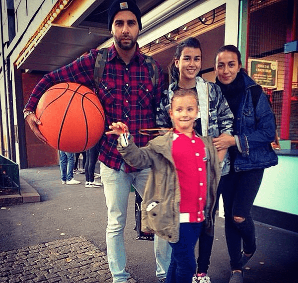 Заблокированный в России известный телеведущий приехал в Грузию с женой-грузинкой - видео Ивана Урганта из Грузии Заблокированный в России известный телеведущий приехал в Грузию с женой-грузинкой - видео Ивана Урганта из Грузии